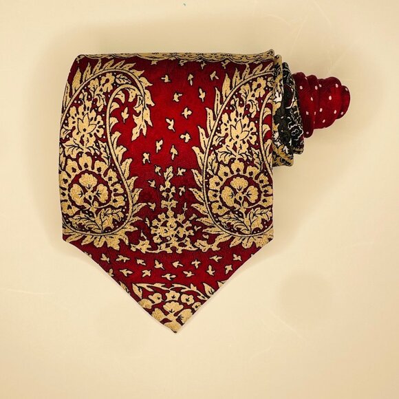 Hand Made Beautiful Red and Gold Paisley Silk Necktie - Picture 7 of 8